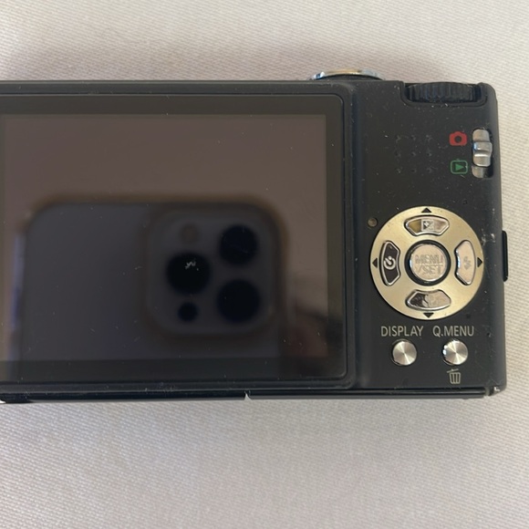 Panasonic FX37 LUMIX Camera - Picture 4 of 16